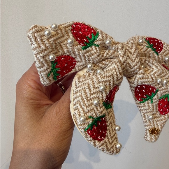 Lele Sadoughi pearly strawberry hair clip - Picture 2 of 5